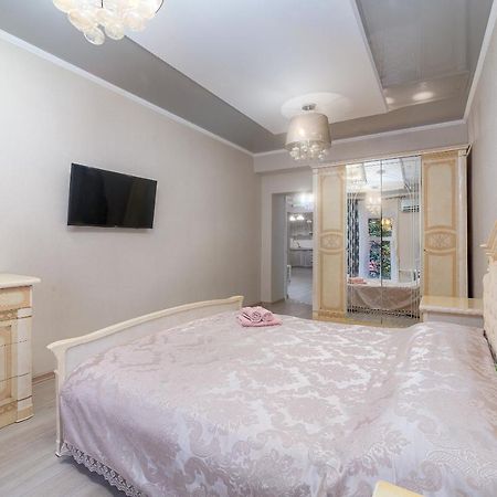 Apartments Deribasovskaya أوديسا المظهر الخارجي الصورة